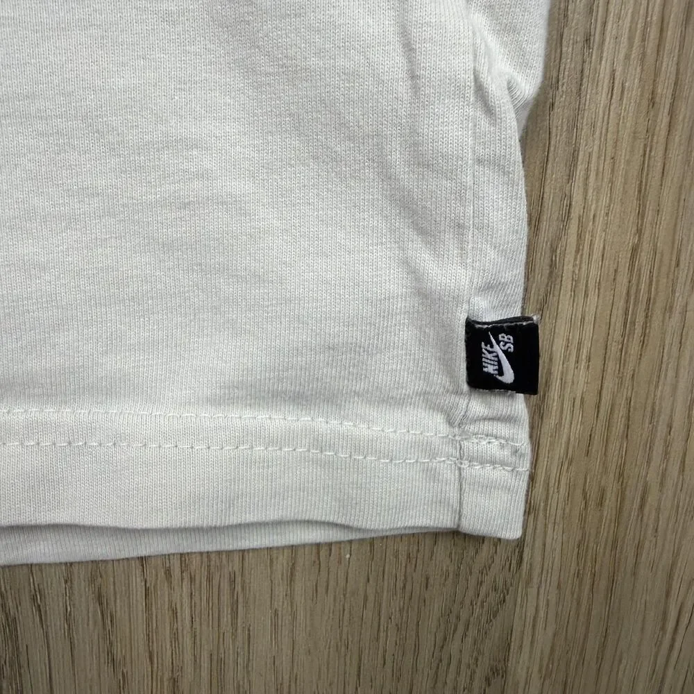 Nike SB Shirt Mens Medium White Skate Like A Girl Graphic Skateboarding Tee